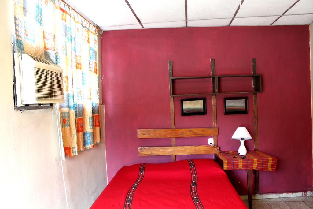 Ximenas Guest House Σαν Σαλβαντόρ Εξωτερικό φωτογραφία